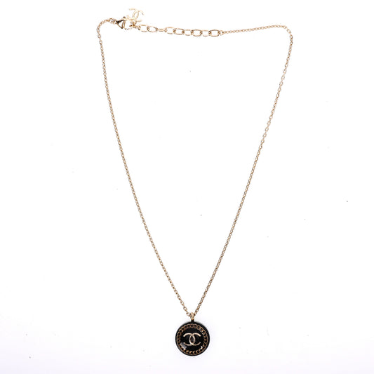 Pre-Owned Chanel Round Black Gold-Tone Metal Pendant Necklace 84378542 c