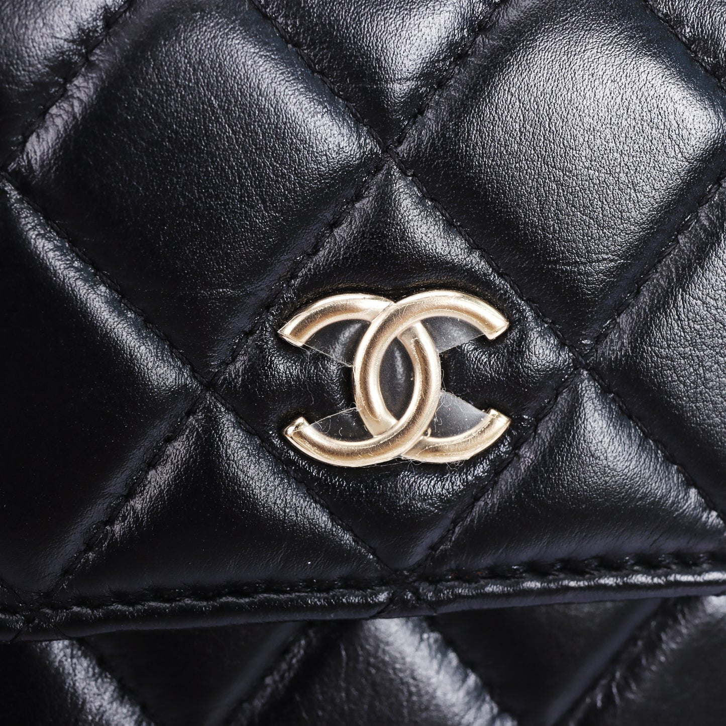 Pre-Owned Chanel Classic Quilted Pearl Handle Black Lambskin Leather  Wallet on Chain  85862214