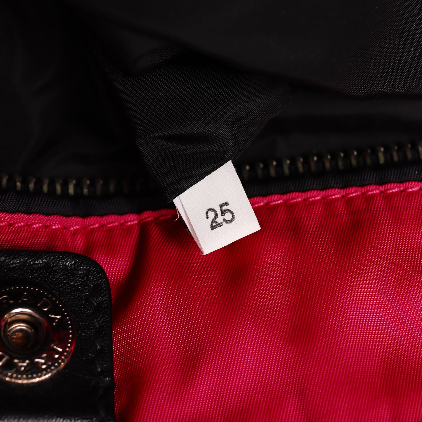 Pre-Owned Prada Tessuto Bomber Fuchsia Nylon Shoulder Bag 85866933 L