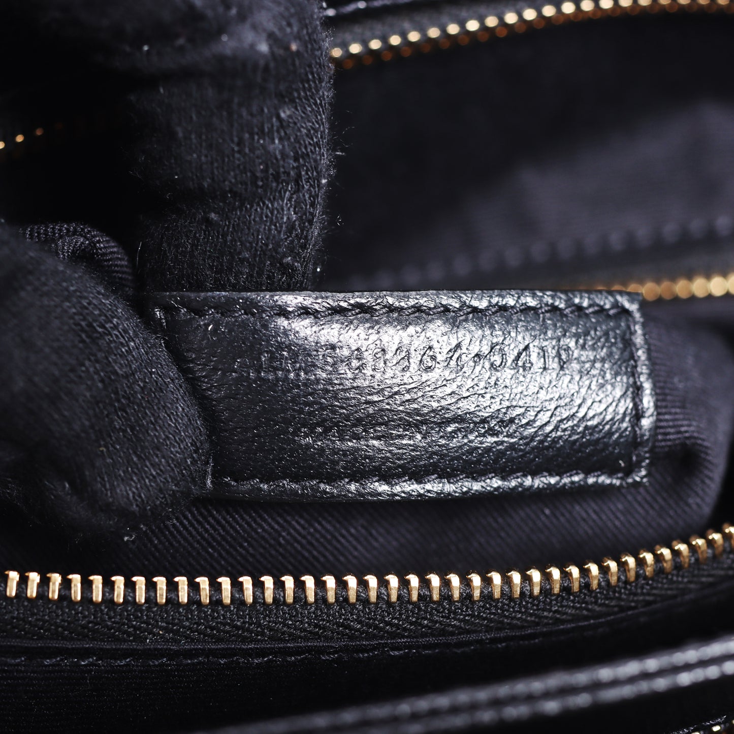 Pre-Owned Saint Laurent Tribeca Black Calfskin Shoulder Bag 86341651