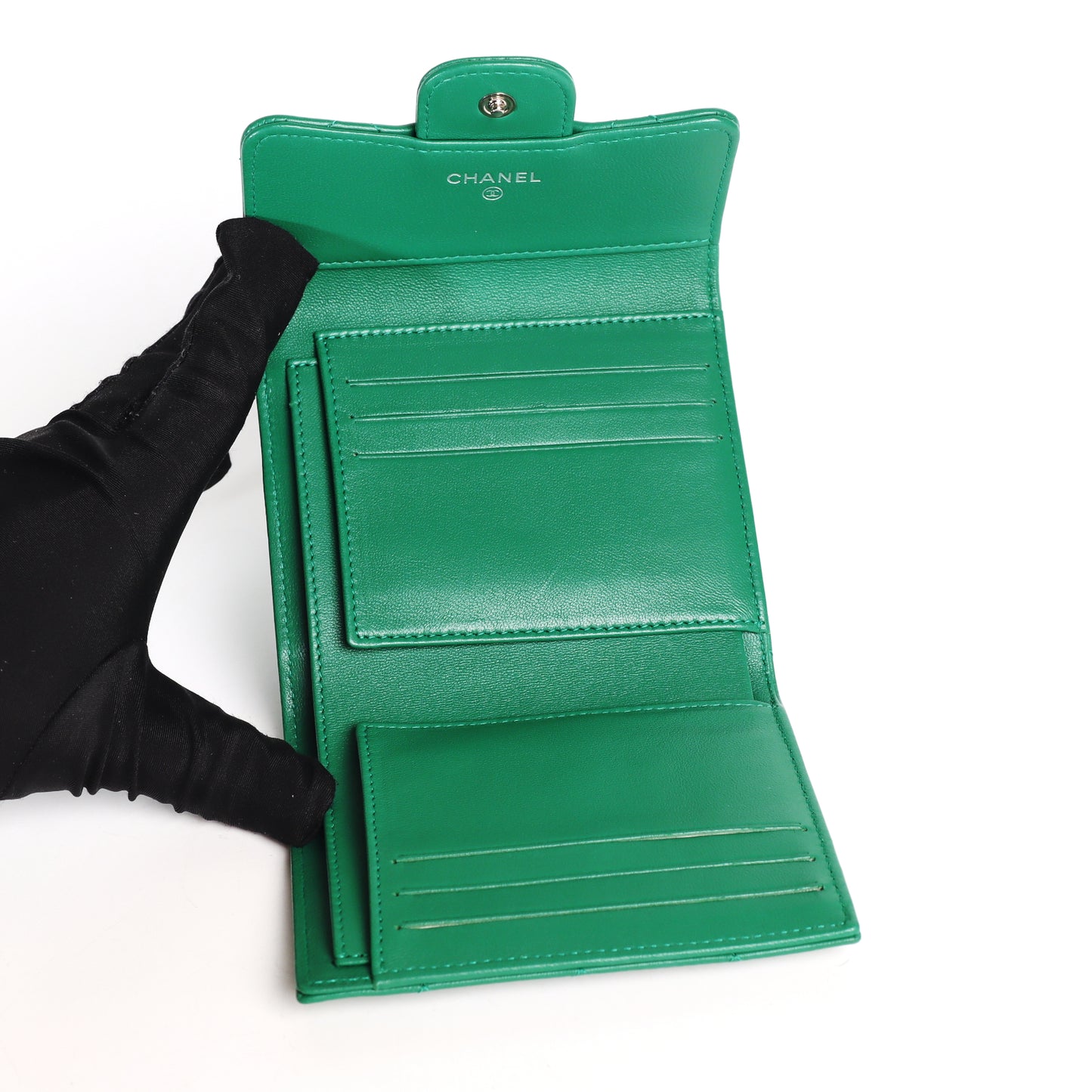 Pre-Owned Chanel Quilted Green Lambskin Compact Wallet 87389318