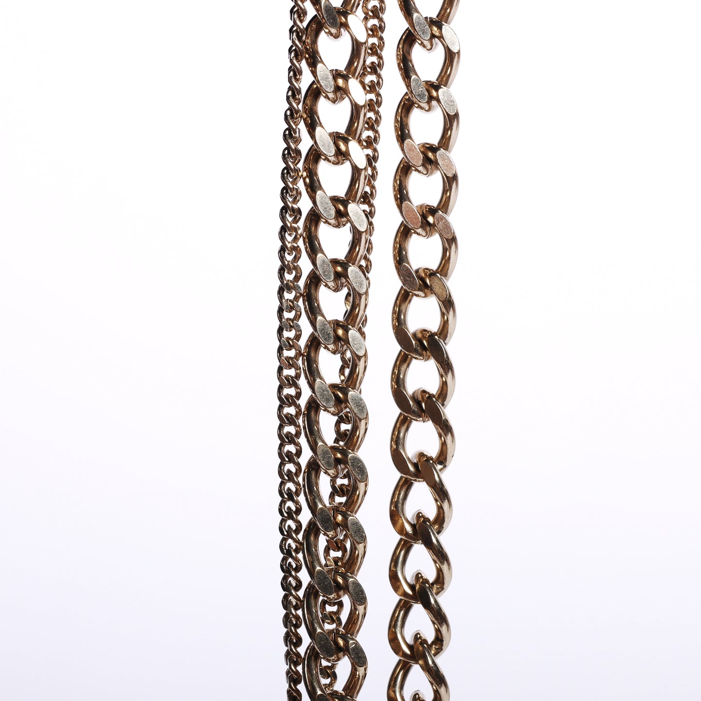 Pre-Owned Chanel Round Gold-Tone Metal Pendant Necklace 87422364