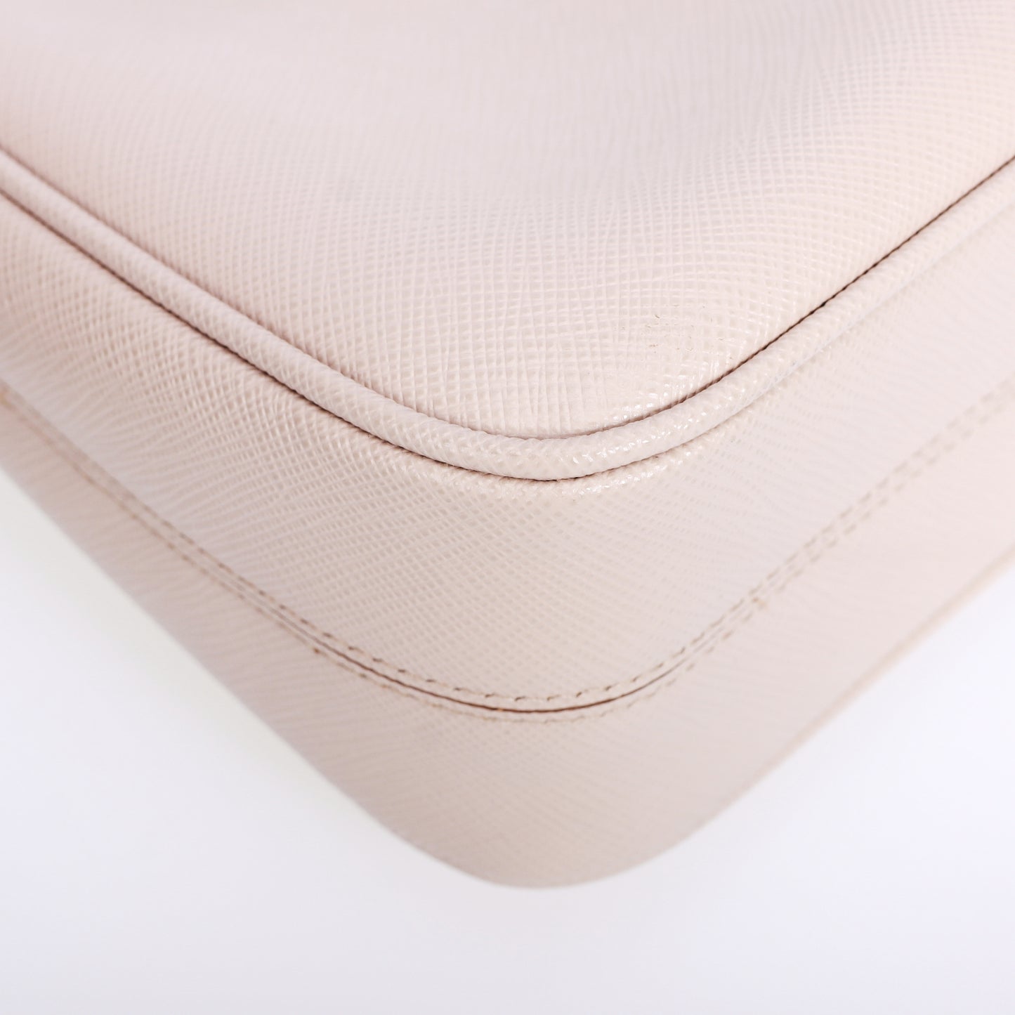 Pre-Owned Prada Re-Edition 2005 Beige Saffiano Calfskin Crossbody Bag 87453532