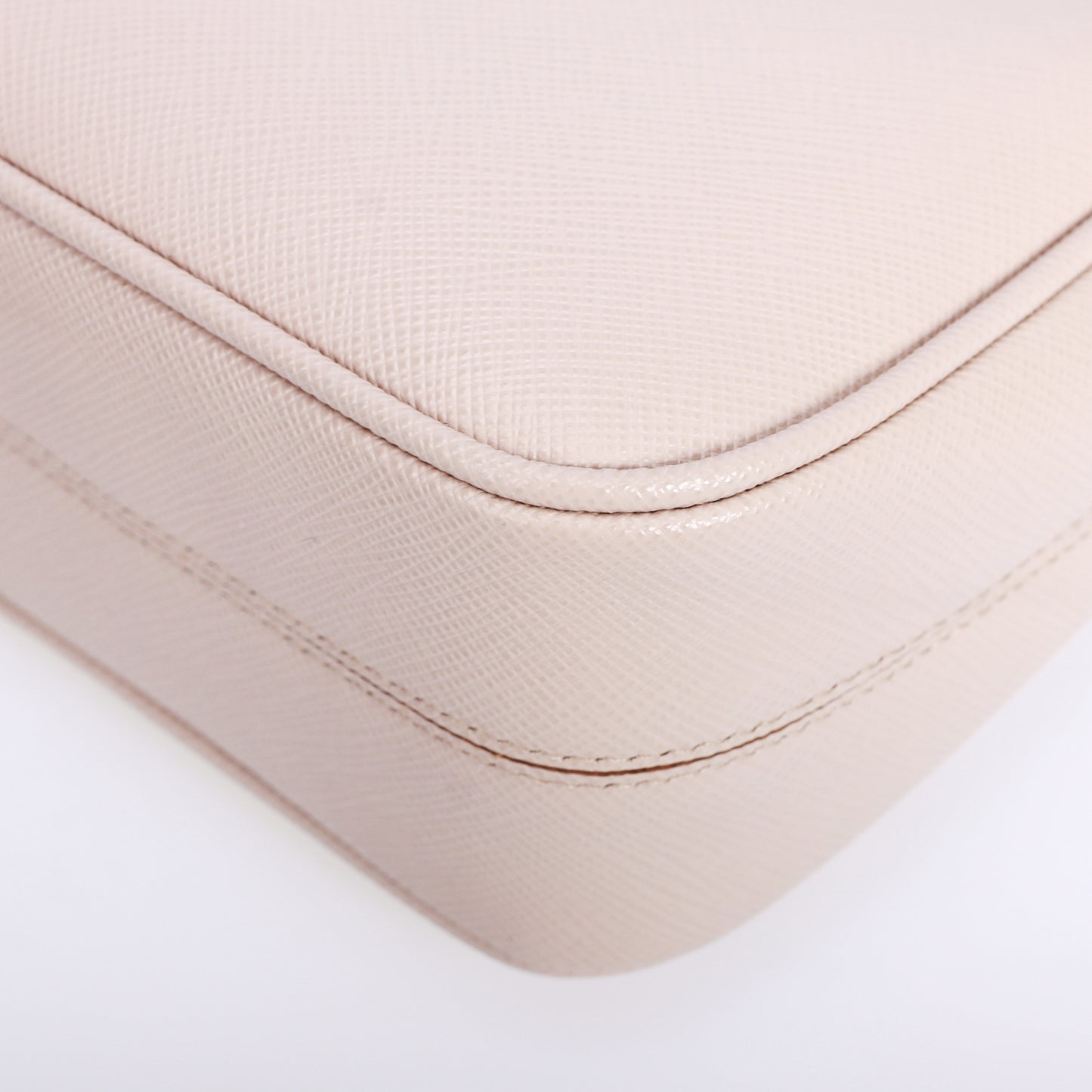 Pre-Owned Prada Re-Edition 2005 Beige Saffiano Calfskin Crossbody Bag 87453532