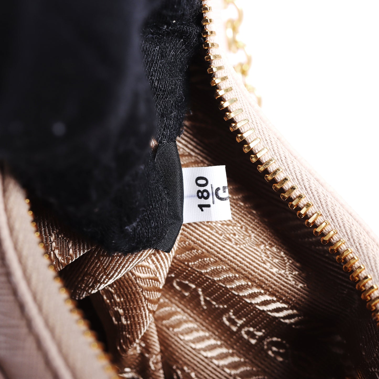 Pre-Owned Prada Re-Edition 2005 Beige Saffiano Calfskin Crossbody Bag 87453532