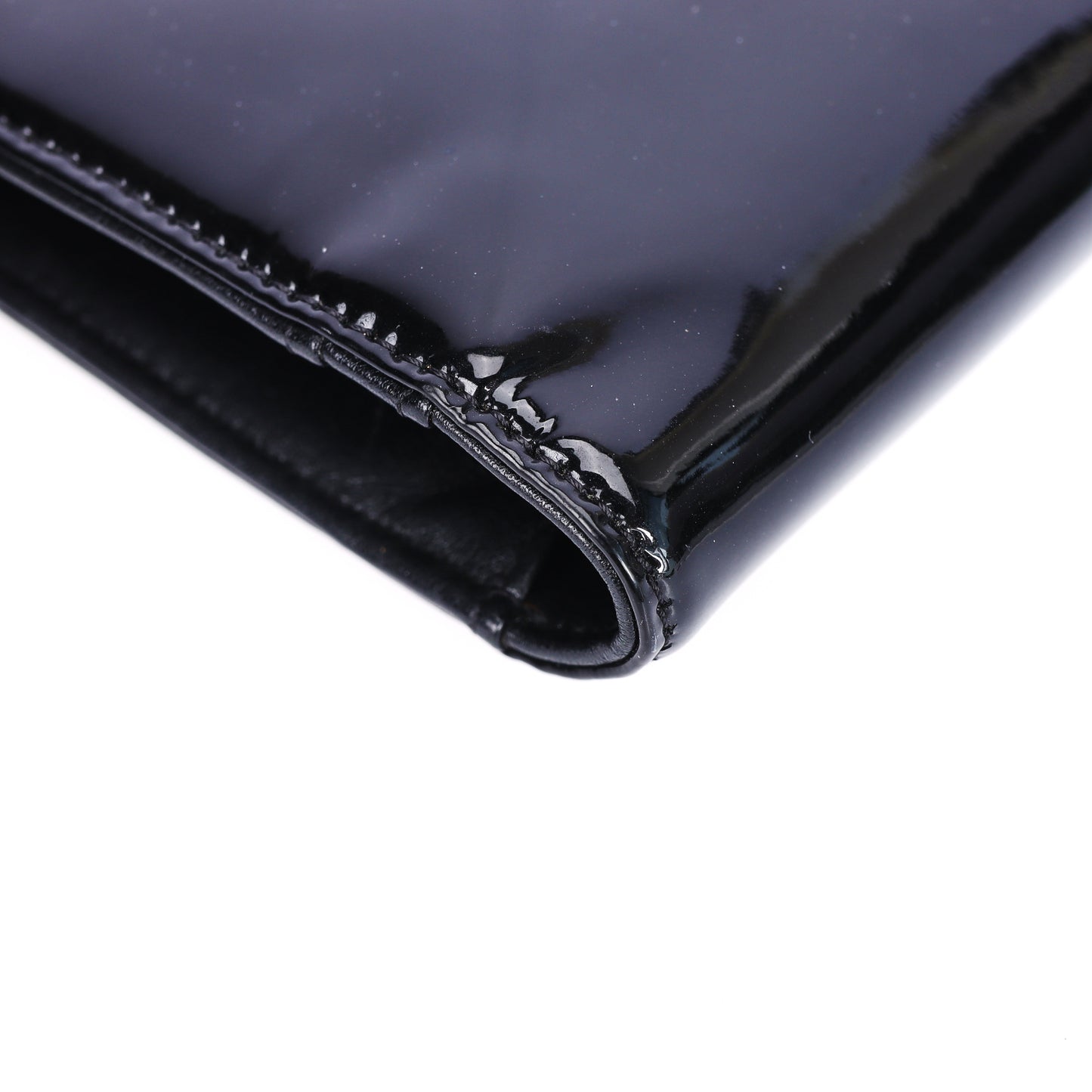 Pre-Owned Chanel CC Black Patent Leather Wallet 88232339 L