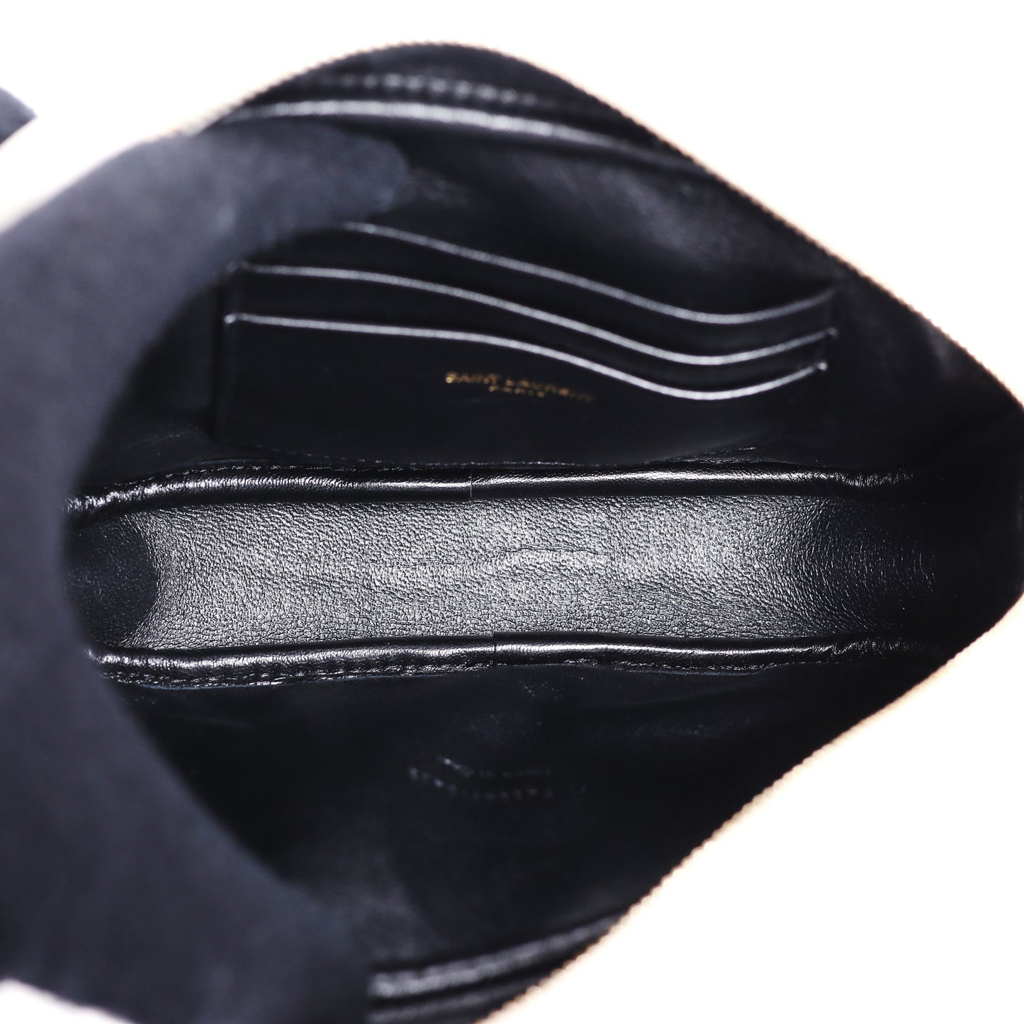 Pre-Owned Saint Laurent Lou White Chevron-Quilted Calfskin Leather Crossbody Bag 91727404