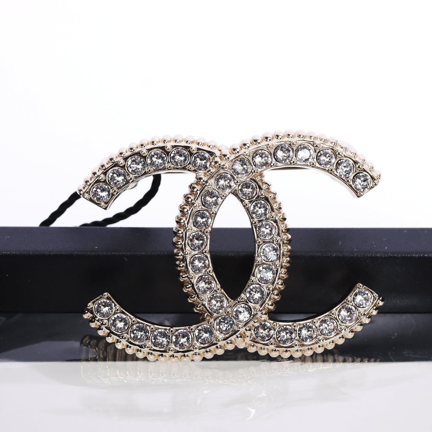 Pre-Owned Chanel CC Gold-Tone Crystal Brooch 92794822 L