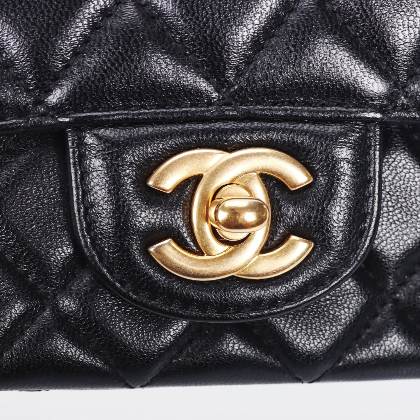 Pre-Owned Chanel Classic Flap 23K Black Lambskin  Crossbody Bag 99548439 L